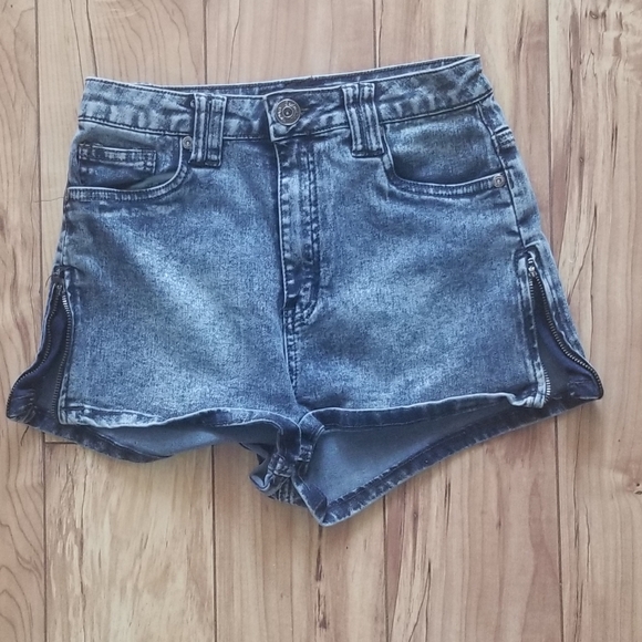 Demin Shorts - Picture 3 of 3